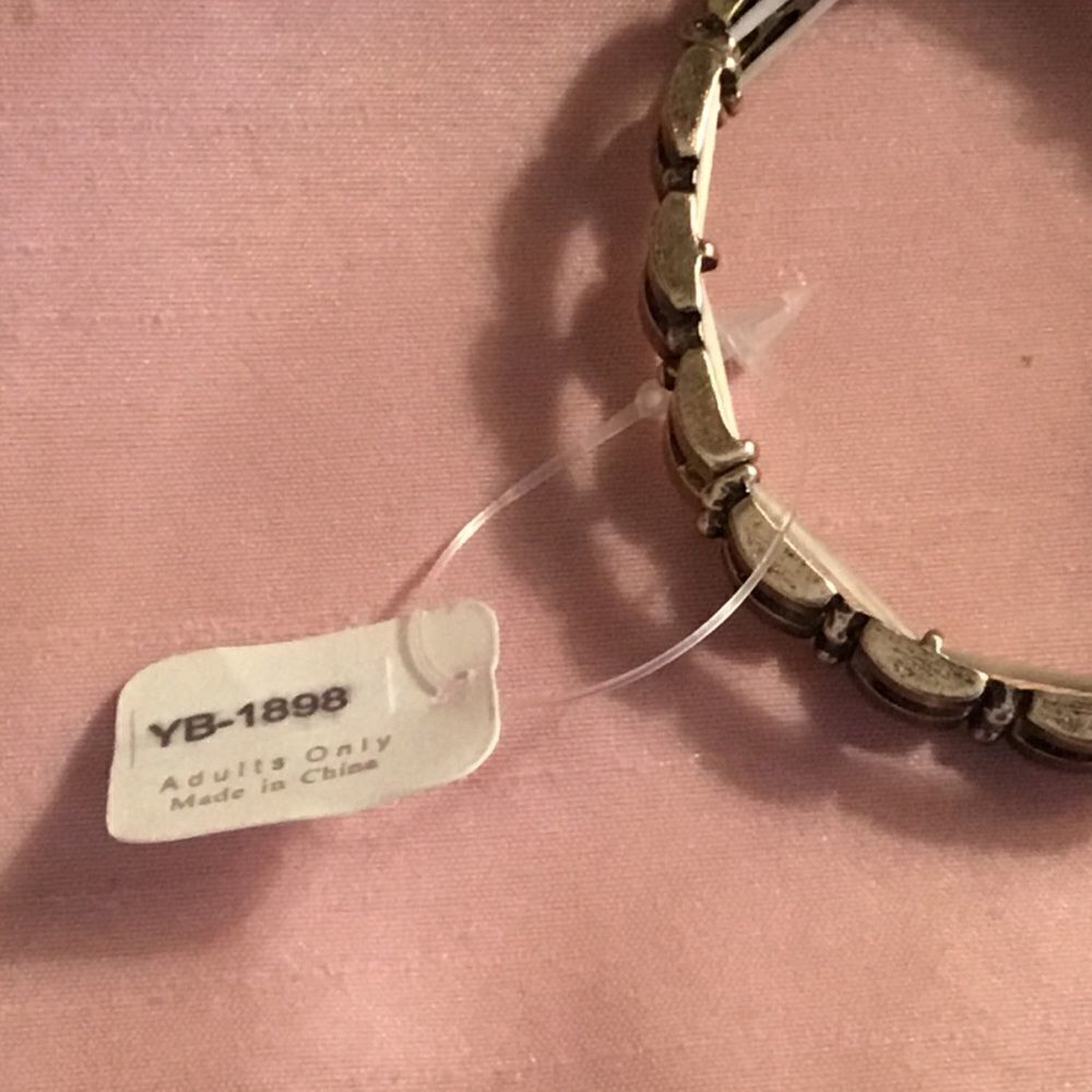 Nwt Cherry Brand White Acrylic Stone Brass Tone Stretch Bracelet — image 4 of 6